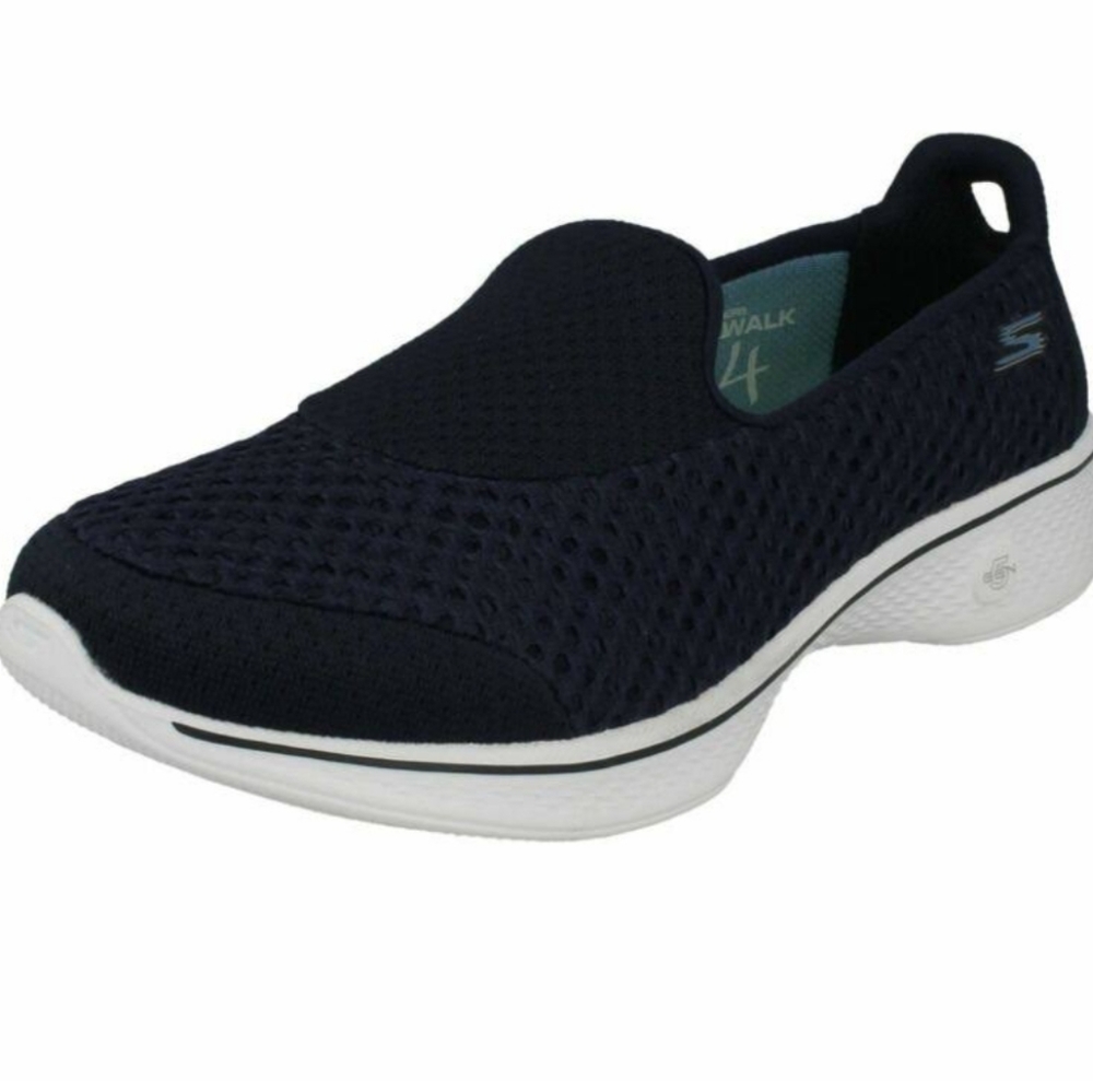 SKECHERS~WOMENS~SIZE 7 BRAND NEW